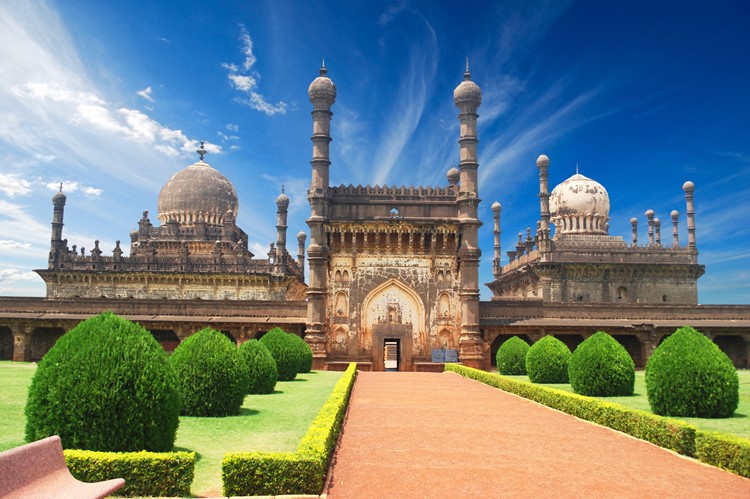 Bijapur - Ibrahim Rouza mausoleum - reis Centraal-India